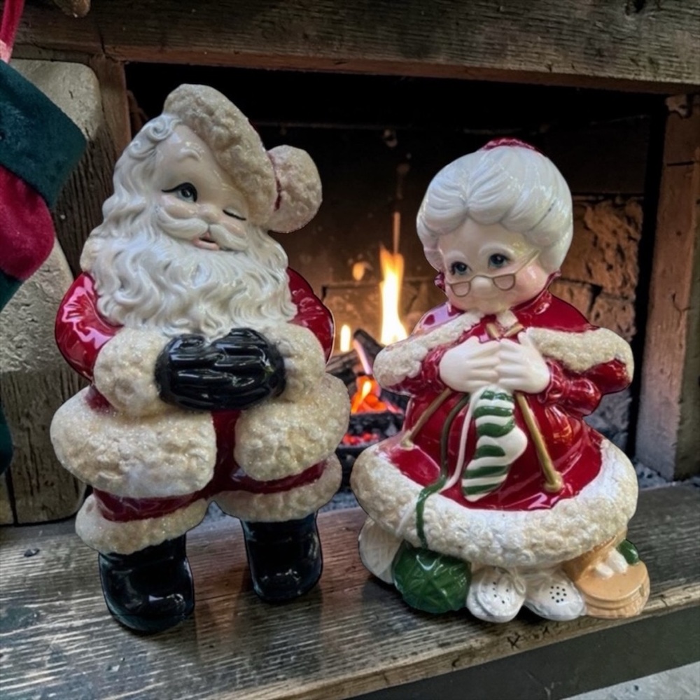 Vintage Large  Mold Santa And Mrs Claus Ceramic 15"